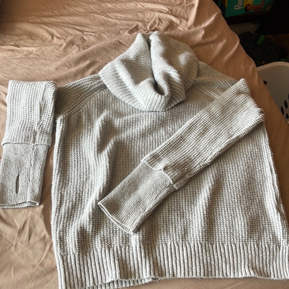 Light grey chunky neck with thumb hole sweater